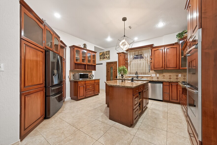 More Photos Of 21832 Rayford Rd, Humble Office For Sale