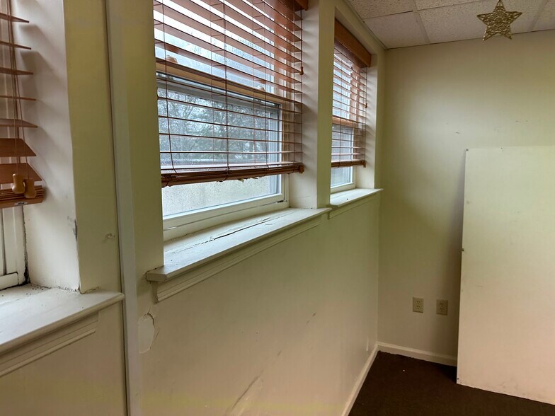 More Photos Of 195 Bristol Oxford Valley Rd, Langhorne Bank For Lease