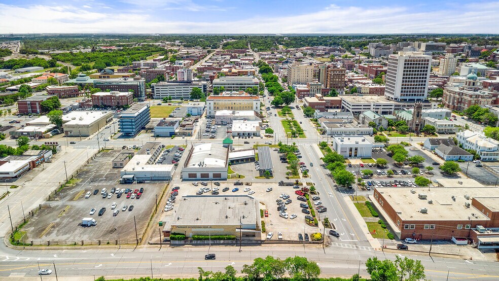 More Photos Of 124 3rd St, Macon-Bibb Medical For Sale