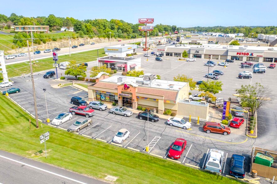 More Photos Of 555-1102 Washington Square, Washington Unknown For Lease