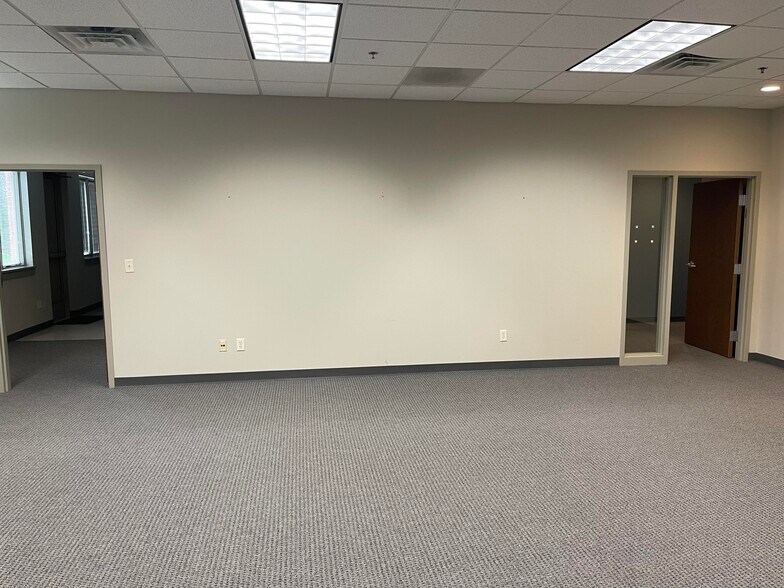 More Photos Of 303 N Hershey Rd, Bloomington Medical For Lease