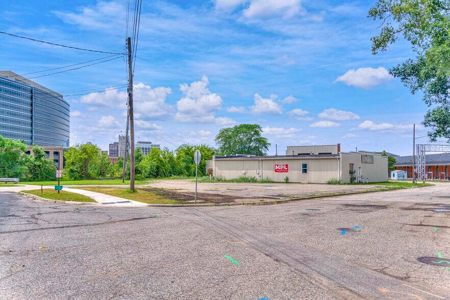 More Photos Of 409 Hupp Ave, Jackson Flex For Sale