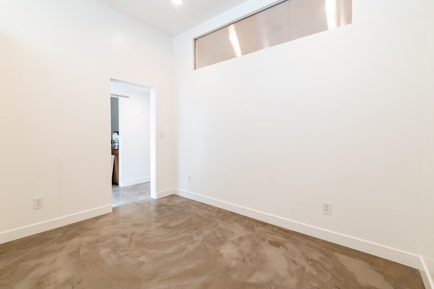 More Photos Of 5655 E Beverly Blvd, Los Angeles General Retail For Lease