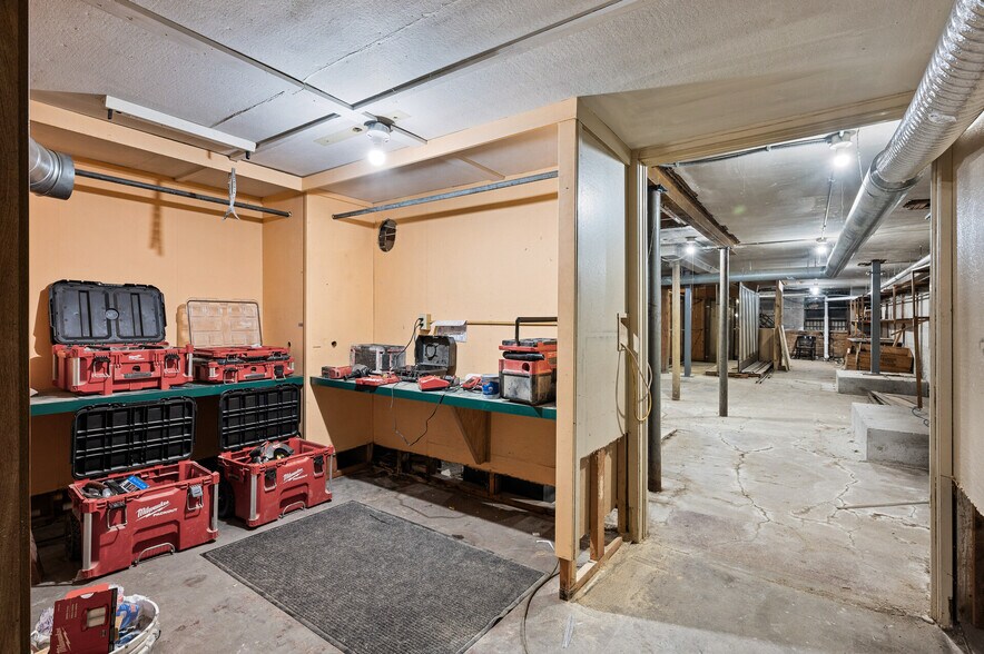 More Photos Of 102 State St N, Waseca Office For Sale
