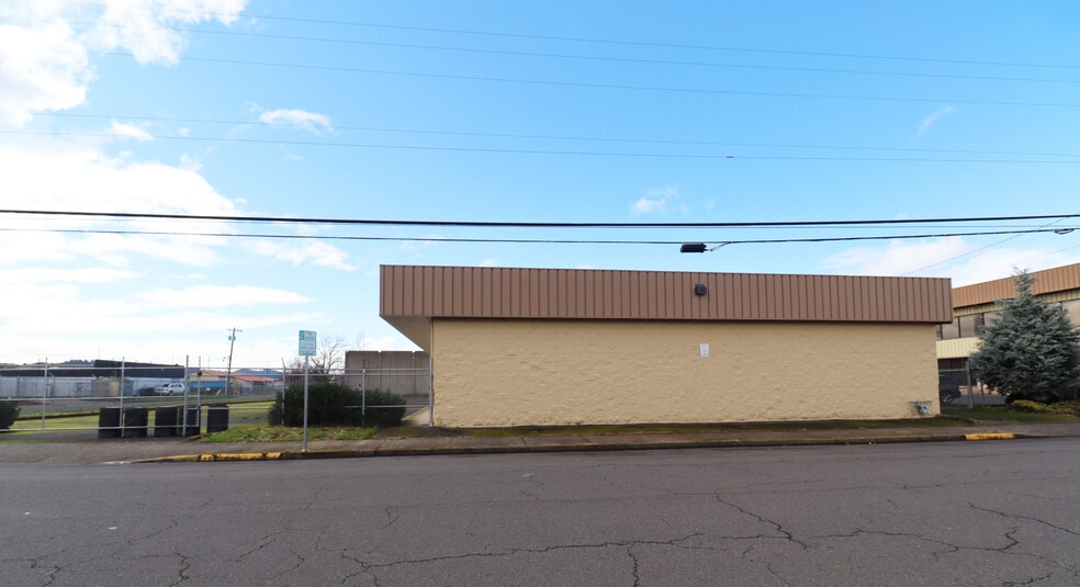 More Photos Of 960 Conger St, Eugene Warehouse For Lease