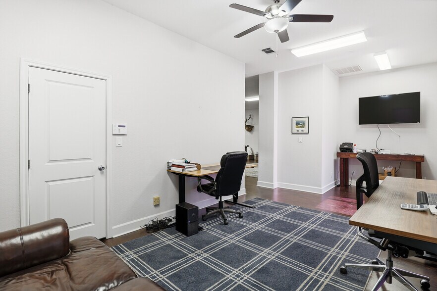 More Photos Of 5342 5th St, Katy Freestanding For Lease