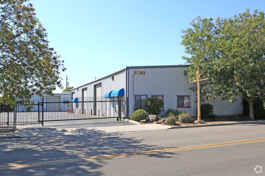 Primary Photo Of 5282 E Pine Ave, Fresno Warehouse For Lease
