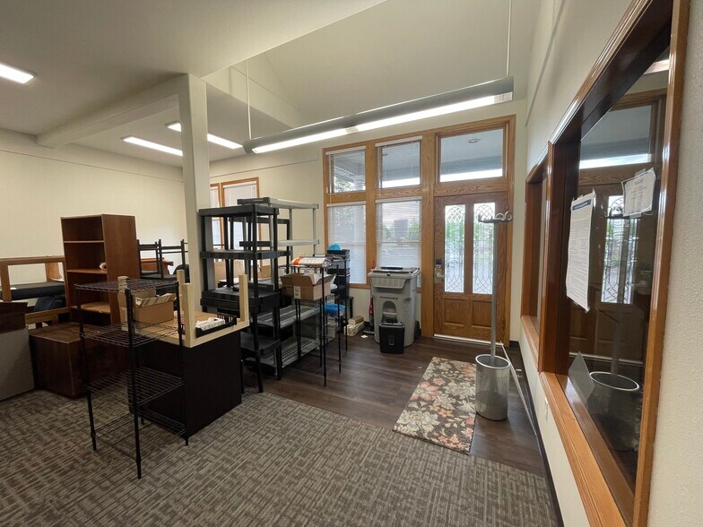More Photos Of 669-683 Ray J. Glatt, Woodburn Loft Creative Space For Lease