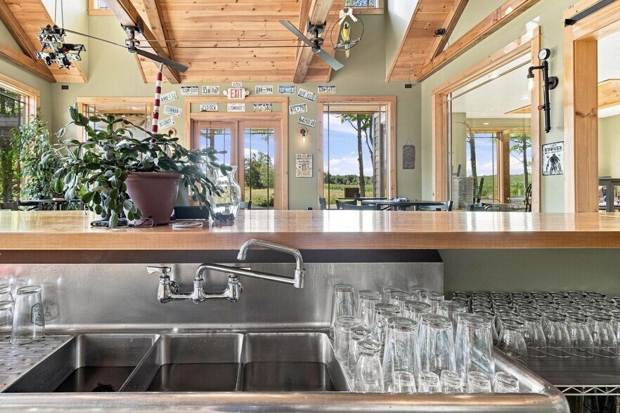 More Photos Of 303 New York 11B, Dickinson Center Bar For Sale
