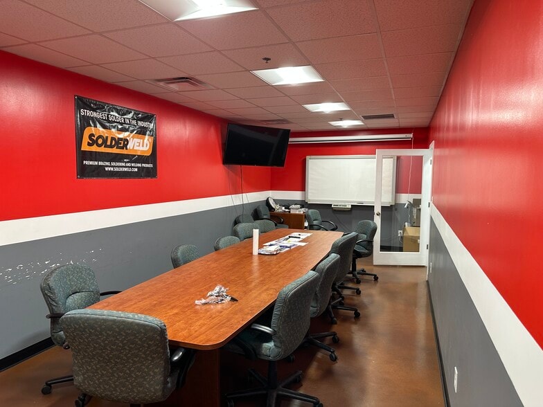 More Photos Of 650 S 79th St, Chandler Service For Lease