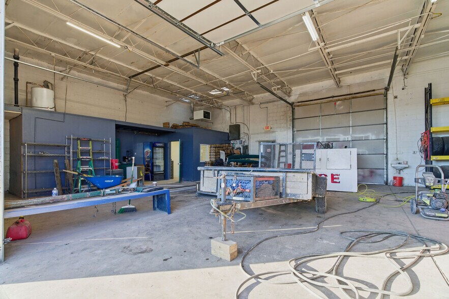 More Photos Of 6737 E Nine Mile Rd, Warren Warehouse For Lease