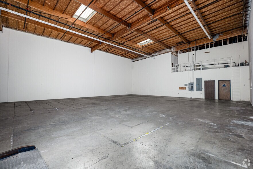 More Photos Of 4802 Littlejohn St, Baldwin Park Warehouse For Lease
