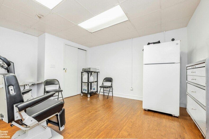 More Photos Of 20 E 9th St, New York Apartments For Sale