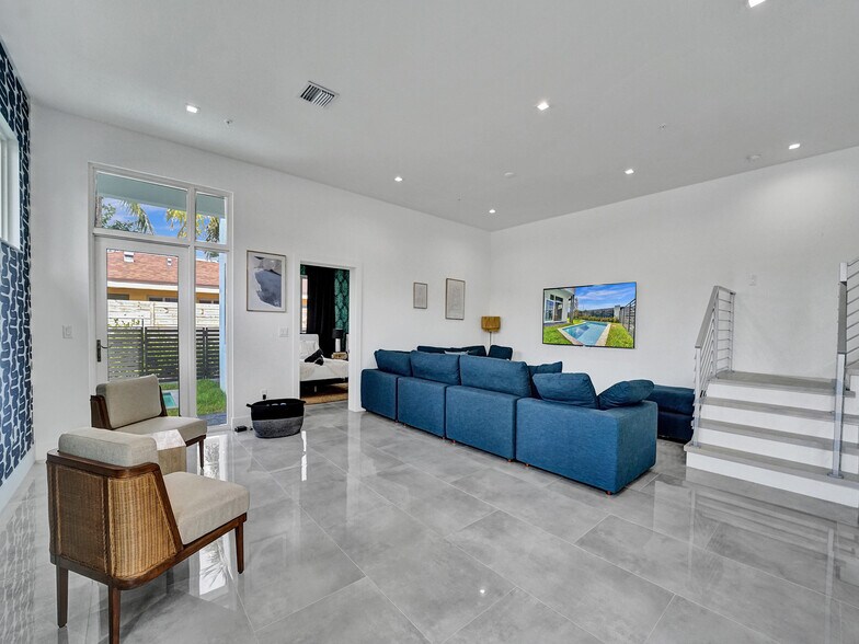 More Photos Of 1220 NE 15th Ave, Fort Lauderdale Apartments For Sale