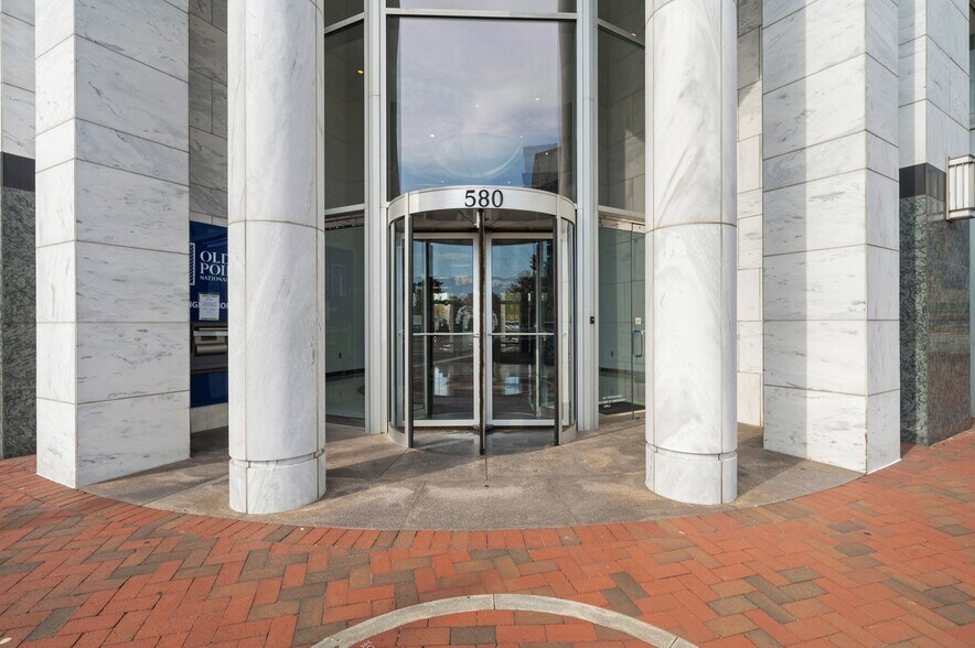 More Photos Of 580 E Main St, Norfolk Office For Lease