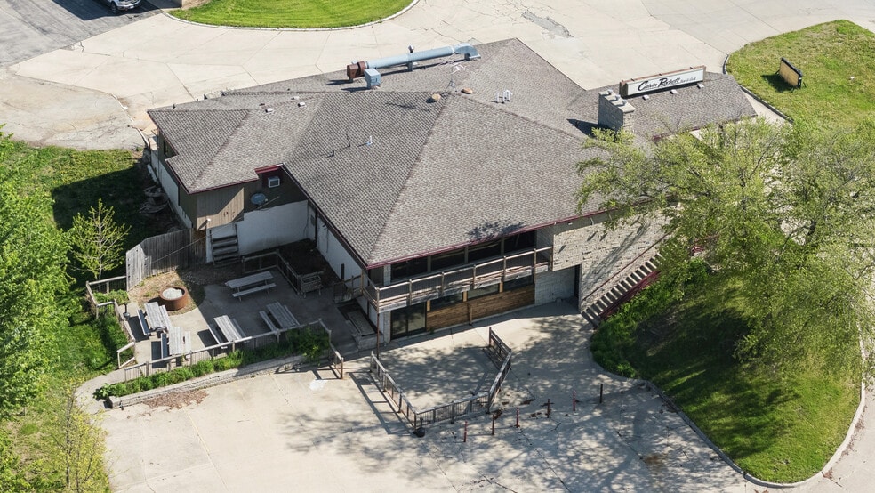 More Photos Of 2013 S Center St, Marshalltown Restaurant For Sale