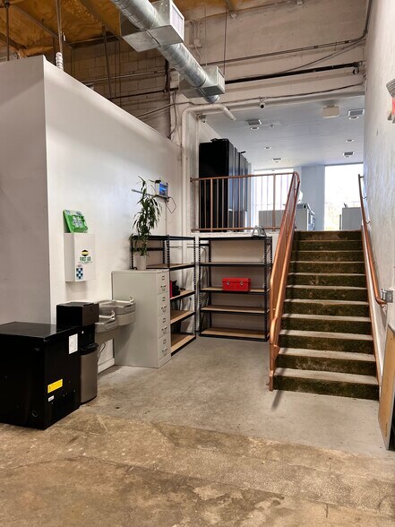 More Photos Of 6960-6972 NW 50th St, Miami Warehouse For Lease