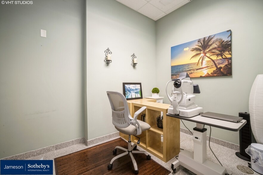 More Photos Of 800 E Woodfield Rd, Schaumburg Medical For Sale