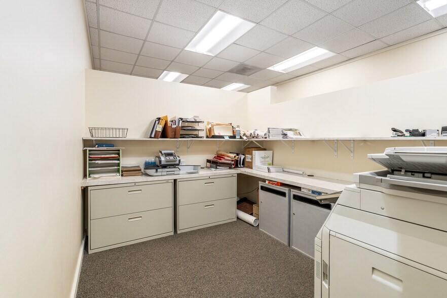 More Photos Of 125 Lincoln Ave, Santa Fe Office For Lease