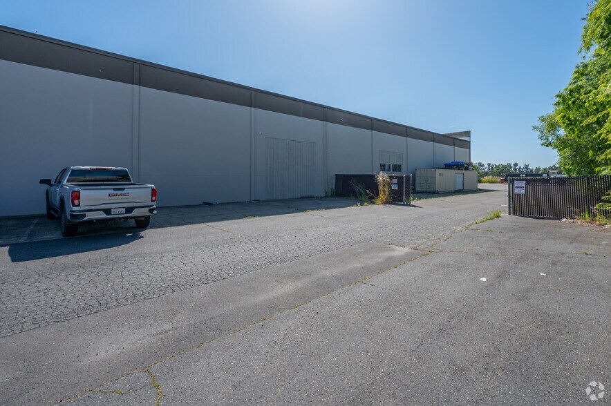More Photos Of 3120-3190 Orange Grove Ave, North Highlands Distribution For Lease