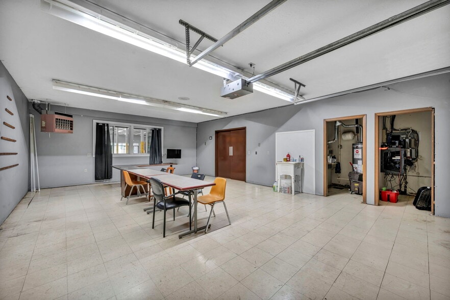 More Photos Of 215 W Bridge St, Elyria General Retail For Sale