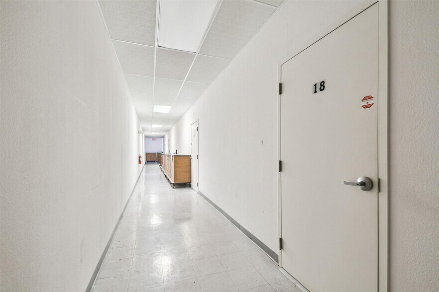 More Photos Of 5404 Hoover Blvd, Tampa Medical For Sale