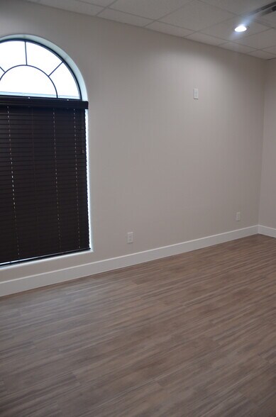 More Photos Of 7115 FM 2920, Spring Unknown For Lease