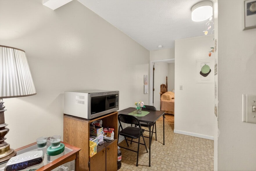 More Photos Of 990 Chicago Ave, Harrisonburg Apartments For Sale