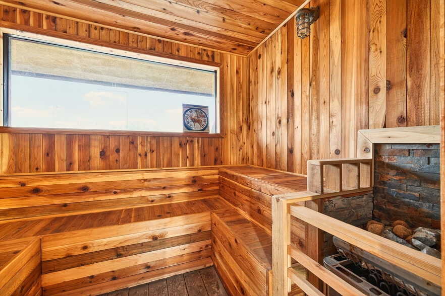 More Photos Of 67485 Hacienda Ave, Desert Hot Springs Hotel For Sale