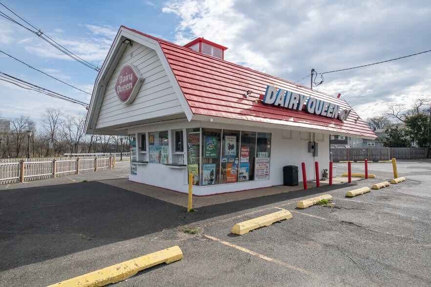 More Photos Of 735 E Hazelwood Ave, Rahway Freestanding For Sale