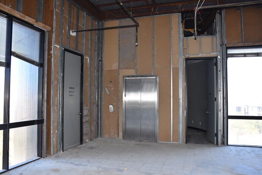 More Photos Of 7807 Main St, Houston General Retail For Sale