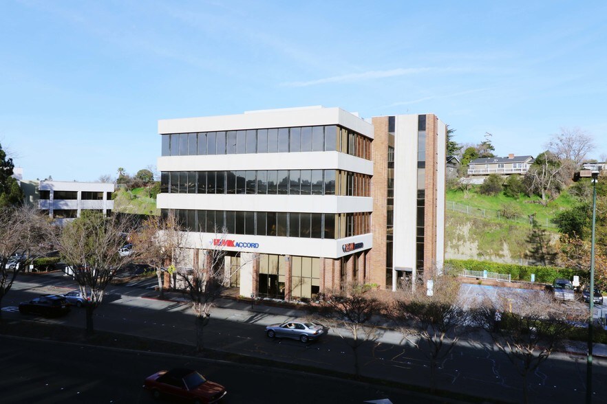 More Photos Of 800 S Broadway, Walnut Creek Office For Lease