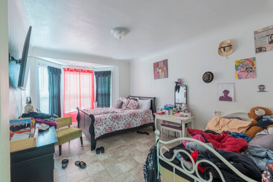 More Photos Of 315 25th St, Richmond Apartments For Sale
