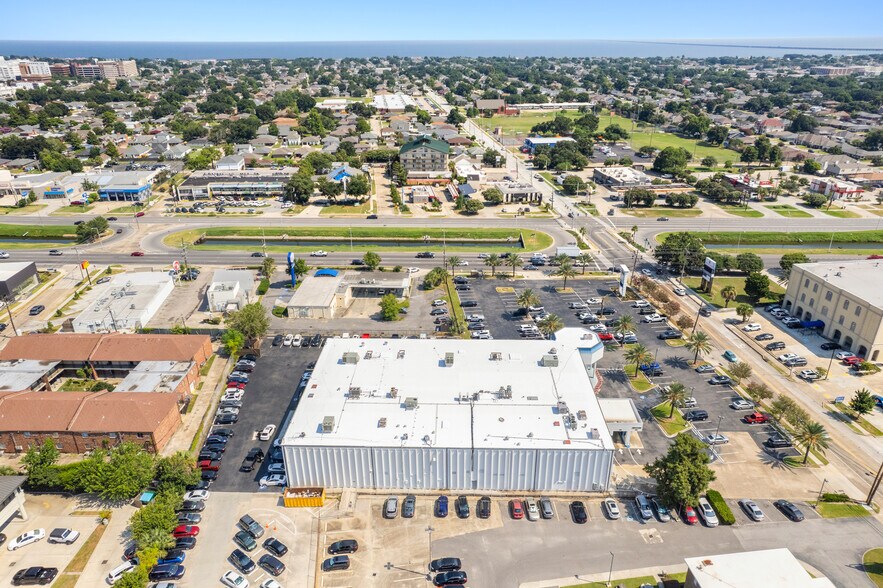 More Photos Of 3908 Veterans Memorial Blvd, Metairie General Retail For Sale