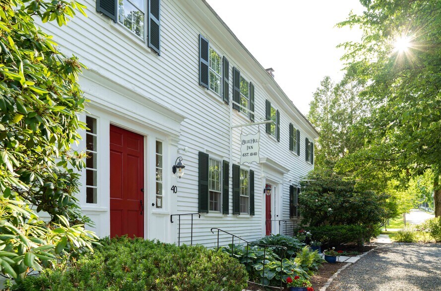 More Photos Of 40 Union St, Blue Hill Hospitality For Sale