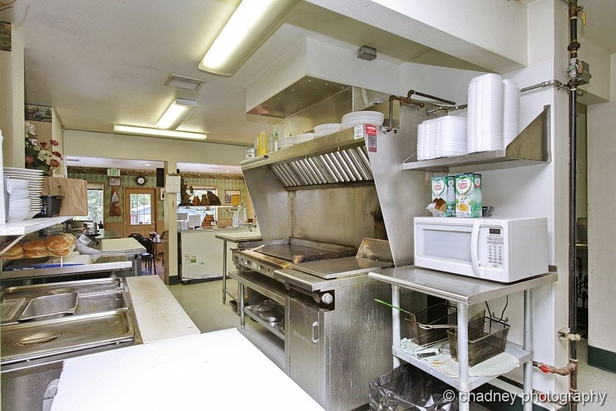 More Photos Of 31815 E Historic Columbia RI Hwy, Troutdale Convenience Store For Sale