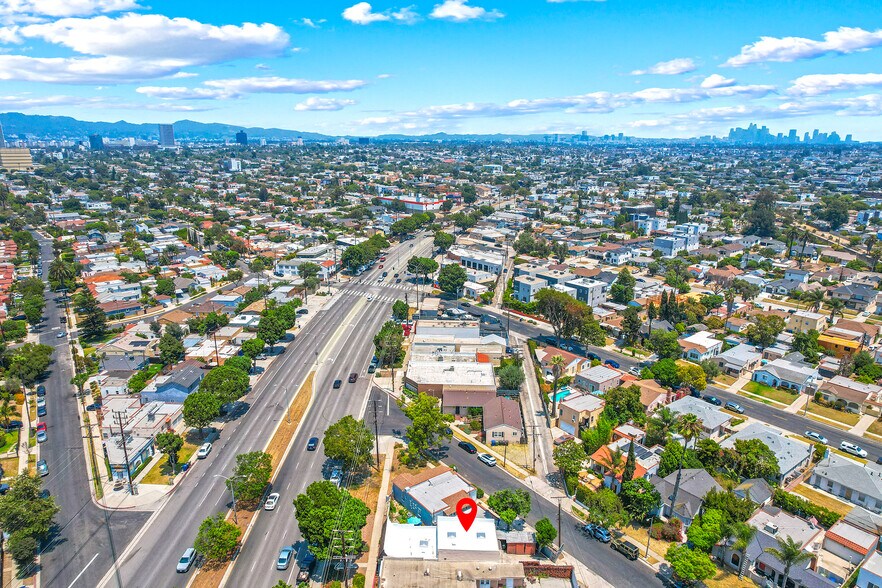 More Photos Of 5812 Venice Blvd, Los Angeles Showroom For Sale
