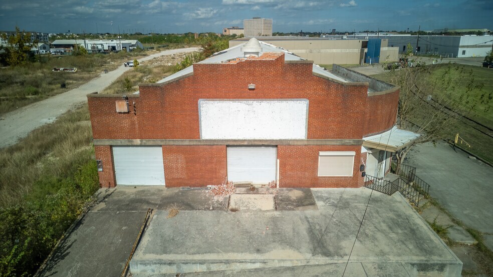 More Photos Of 3229 Navigation Blvd, Houston Warehouse For Sale