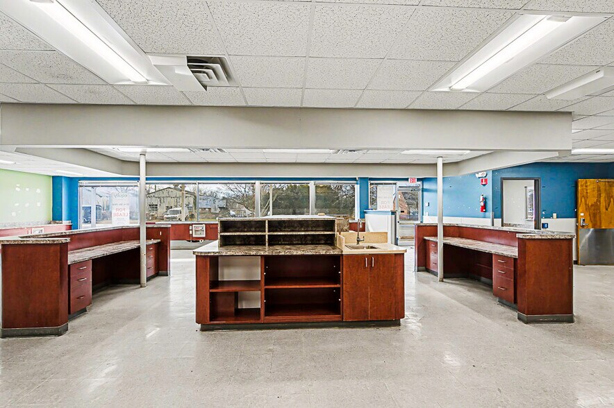 More Photos Of 2906 Washington Blvd, Belpre Medical For Sale