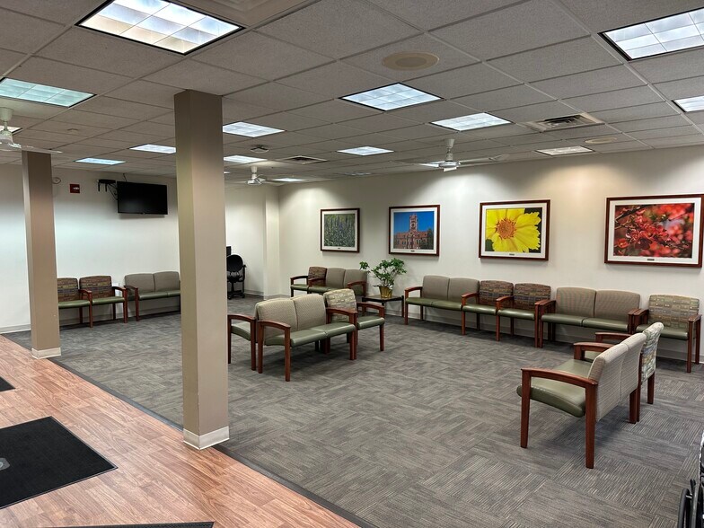 More Photos Of 4900 Main St, Downers Grove Medical For Lease