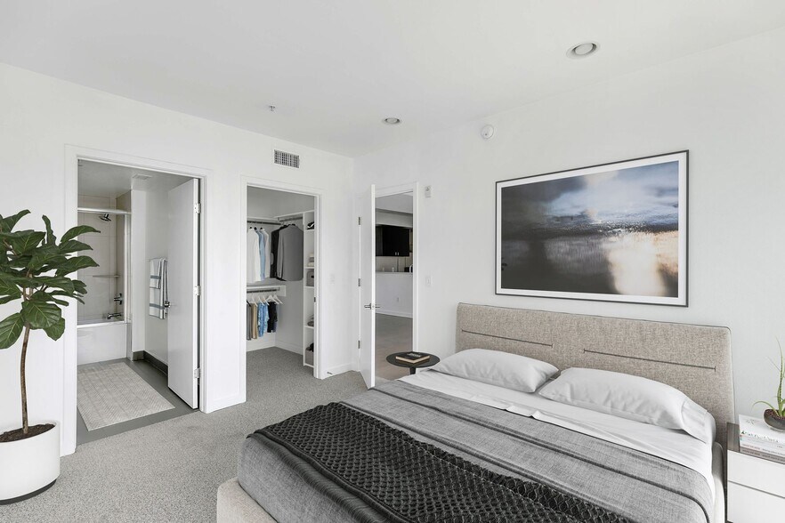 More Photos Of 11900 Courtleigh Dr, Los Angeles Apartments For Sale