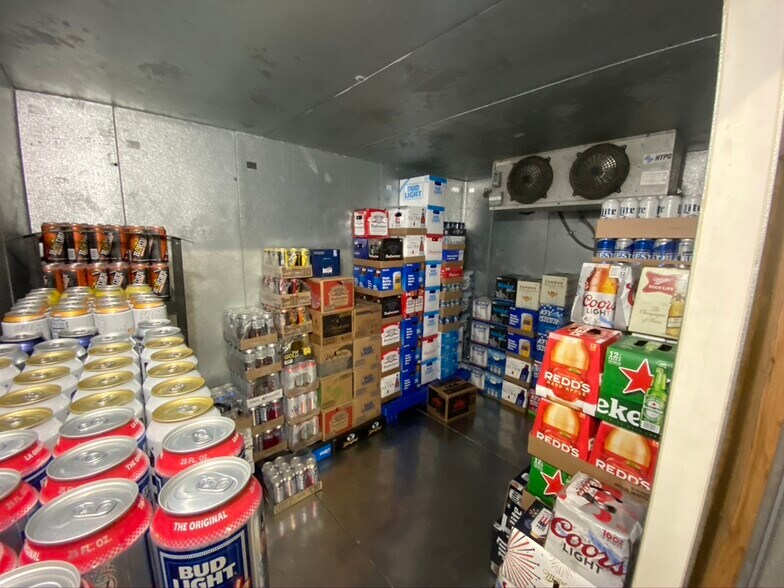 More Photos Of 1265 S Dorset Rd, Troy Freestanding For Sale