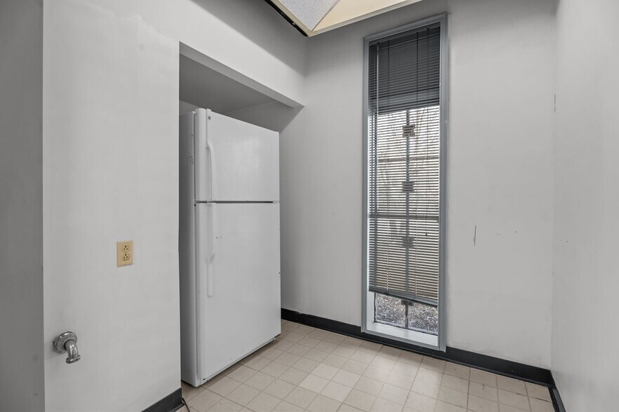 More Photos Of 401 N James St, Goldsboro Medical For Sale
