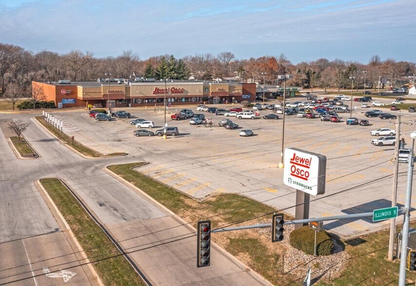 More Photos Of 1312 John Deere Expy, Silvis Unknown For Lease