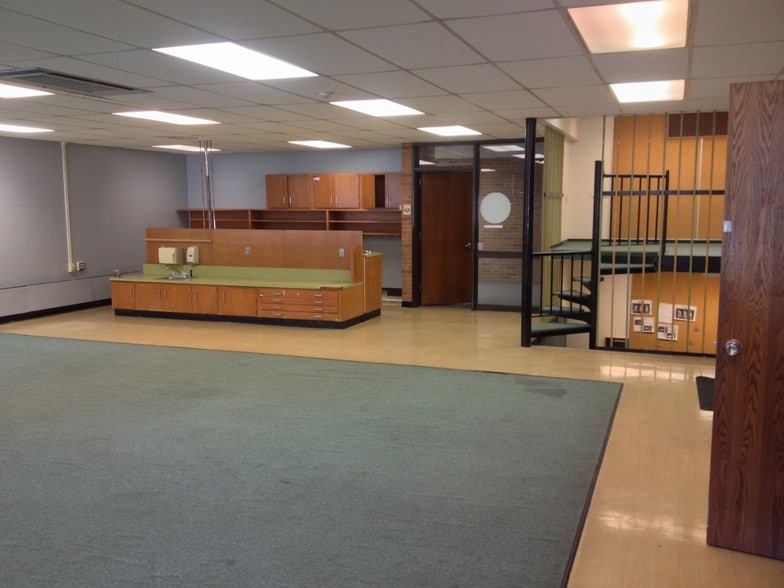 More Photos Of 1110 S 14th St, Moorhead Schools For Lease