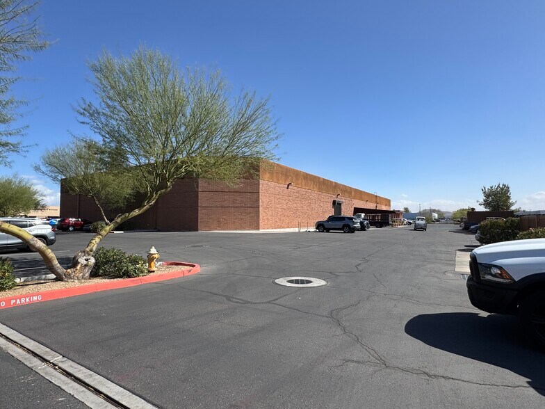 More Photos Of 2019 W Quail Ave, Phoenix Warehouse For Lease