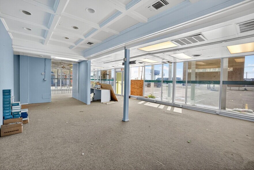 More Photos Of 2201 E 8th St, Odessa Office For Sale