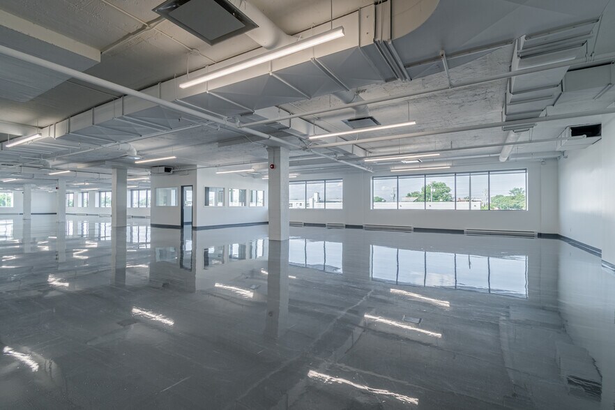 More Photos Of 875 Boul Charest O, Québec Office For Lease