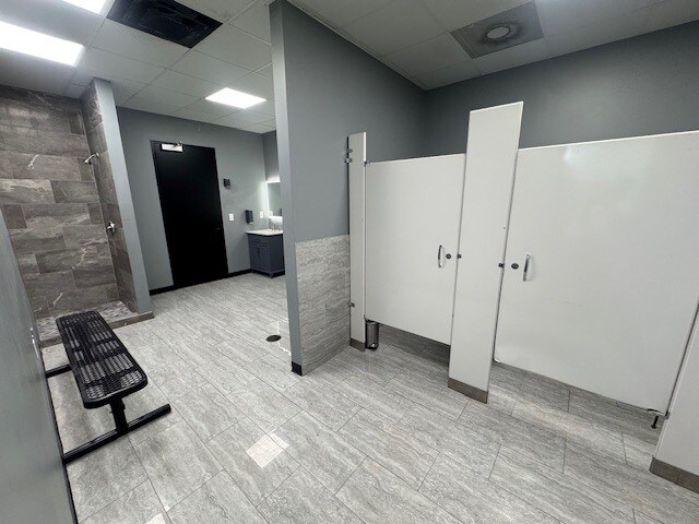 More Photos Of 5900 Schumacher Ln, Houston Auto Repair For Lease