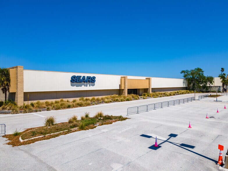 More Photos Of 9409 Us Highway 19, Port Richey Unknown For Lease